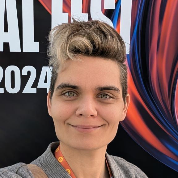 Headshot image of Agne.